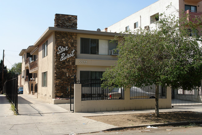 5522 Carlton Way in Los Angeles, CA - Foto de edificio - Building Photo