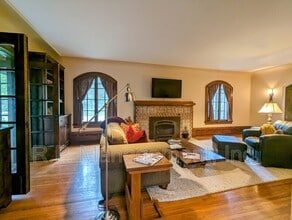 1720 Hillcrest Ave in St. Paul, MN - Foto de edificio - Building Photo