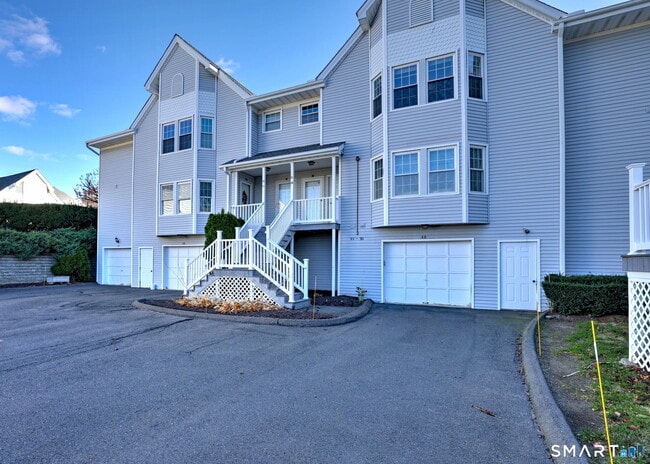 50 Greenview Ln in Milford, CT - Building Photo - Building Photo