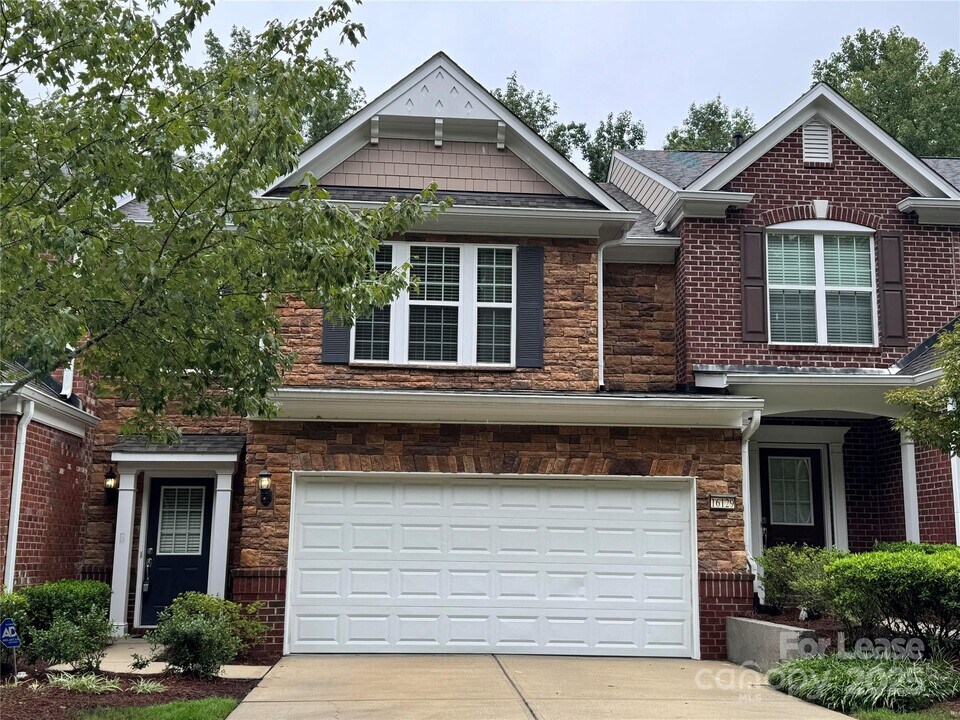 16129 Annahill Court in Charlotte, NC - Building Photo