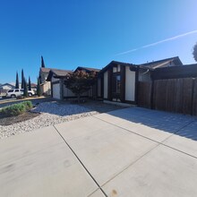 741 Castlewood Ct in Fairfield, CA - Building Photo - Building Photo