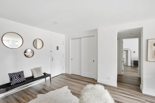 330 W 58th St in New York, NY - Foto de edificio - Building Photo