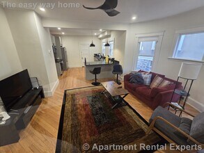 125 Liberty Rd, Unit #1 in Somerville, MA - Foto de edificio - Building Photo