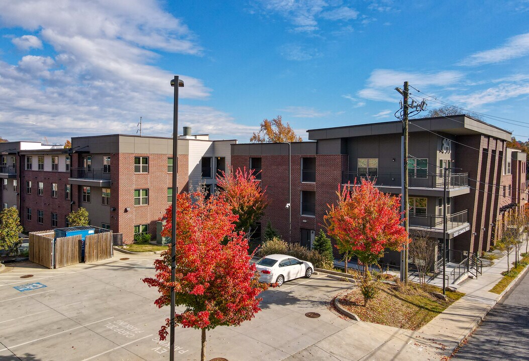 Quest Commons West in Atlanta, GA - Foto de edificio