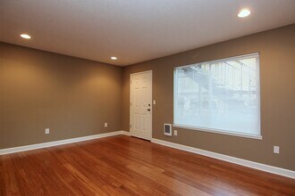 Fulton Park Apartments in Portland, OR - Building Photo - Interior Photo