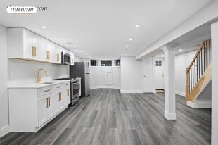 203 Sterling St in Brooklyn, NY - Building Photo