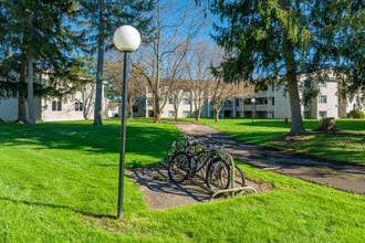 Willow Stream Apartments South in Liverpool, NY - Foto de edificio - Building Photo