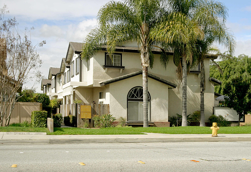 1715 Sunflower Ave in Glendora, CA - Building Photo