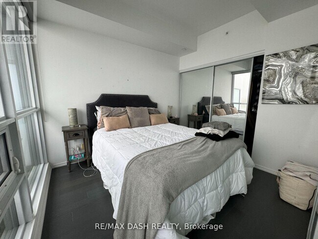 70 Temperance St in Toronto, ON - Building Photo - Building Photo