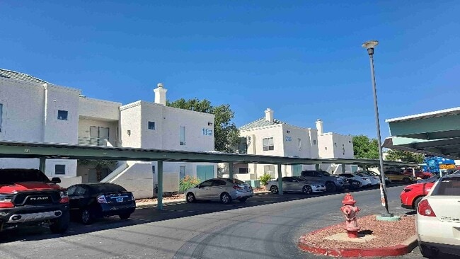 7100 W Pirates Cove Rd in Las Vegas, NV - Building Photo - Building Photo