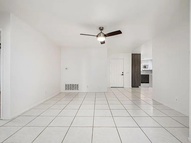 51905 Avenida Velasco in La Quinta, CA - Foto de edificio - Building Photo