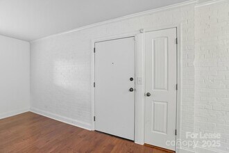4911 Park Rd, Unit B in Charlotte, NC - Building Photo - Building Photo