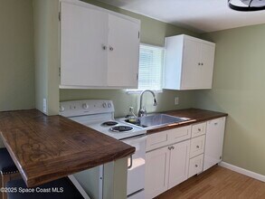 5737 Travis St in Mims, FL - Building Photo - Building Photo