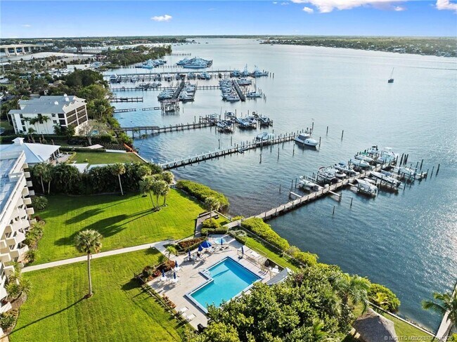 625 NW North River Dr in Stuart, FL - Building Photo - Building Photo