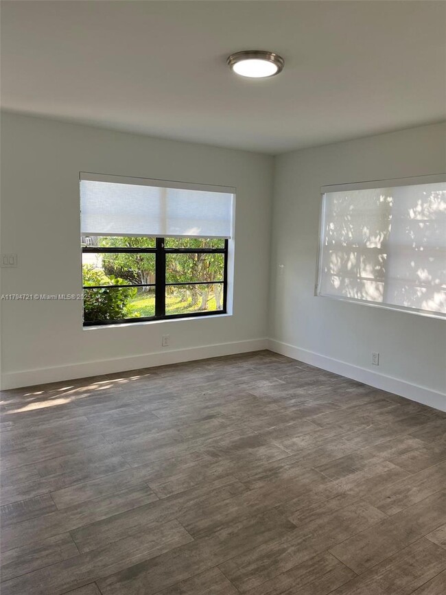 1111 NE 10th St in Hallandale Beach, FL - Building Photo - Building Photo