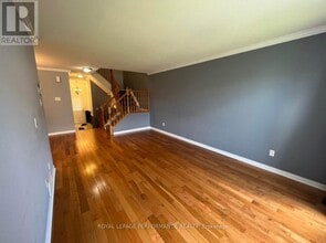 521 Louis Toscano Dr in Ottawa, ON - Building Photo - Building Photo