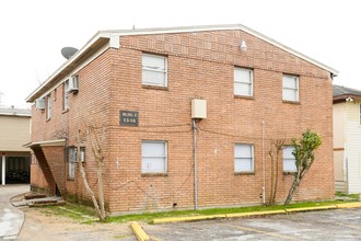 Lindencrest Apartments in Houston, TX - Foto de edificio - Building Photo