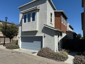 3212 Cowell Blvd in Davis, CA - Building Photo - Building Photo