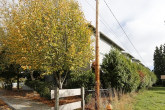 Cameron Court Apartments in Gresham, OR - Building Photo - Building Photo