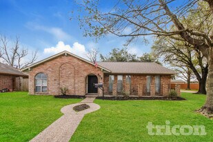 902 La Nell Drive Deer Park TX in Deer Park, TX - Building Photo