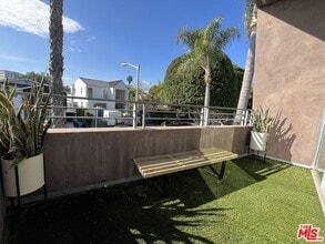 503 N San Vicente Blvd in West Hollywood, CA - Building Photo - Building Photo