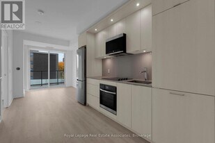 60 Central Park Roadway in Toronto, ON - Building Photo