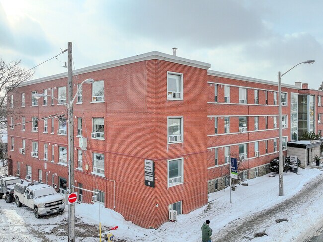 1065 Eglinton Ave in Toronto, ON - Building Photo - Building Photo