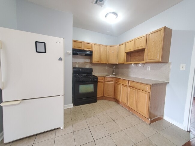 565 Ocean Ave, Unit 2