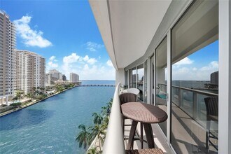 465 Brickell Ave, Unit 1019 in Miami, FL - Foto de edificio - Building Photo