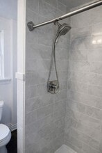 7015 N Greeley Ave, Unit B in Portland, OR - Building Photo - Building Photo