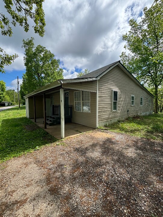 300 Berryman Rd in Brandenburg, KY - Building Photo