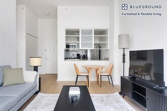 500 W 56th St in New York, NY - Building Photo - Building Photo