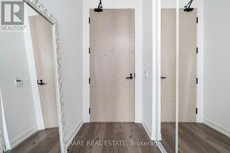 28 Interchange Wy in Vaughan, ON - Building Photo - Building Photo