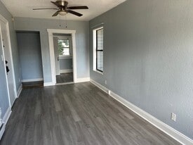 306 Taylor Ave in Daytona Beach, FL - Building Photo