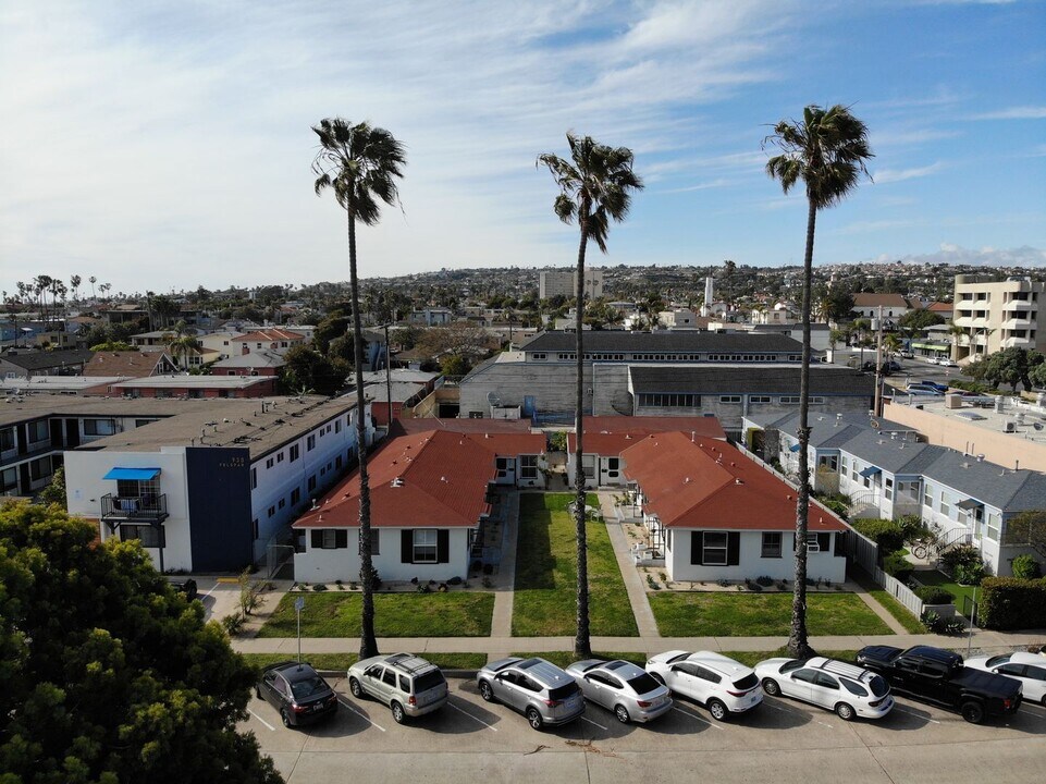 954 Felspar St-Unit -954 in San Diego, CA - Building Photo