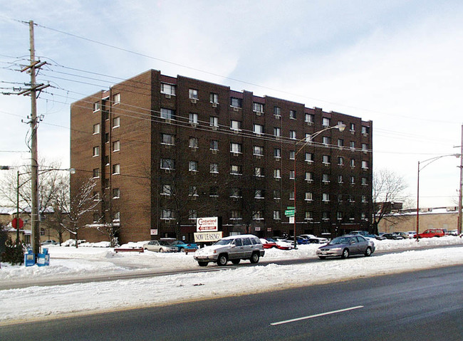 Cumberland Apartments in Chicago, IL - Building Photo - Building Photo