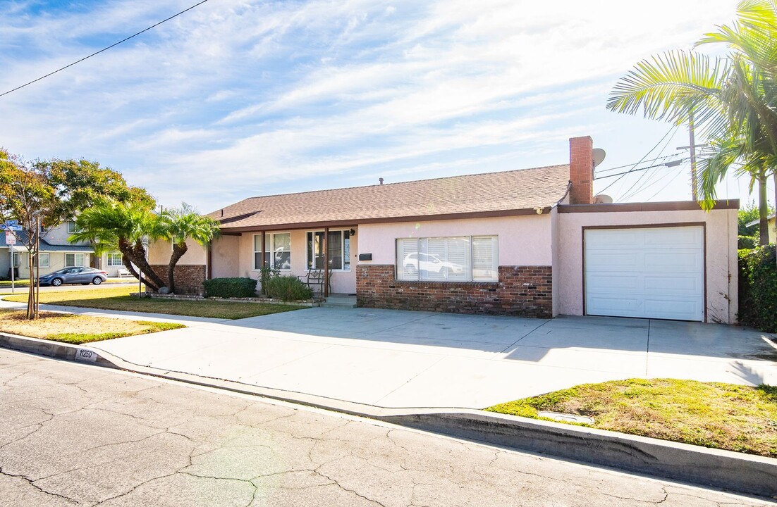 11250 Bayla St in Norwalk, CA - Building Photo