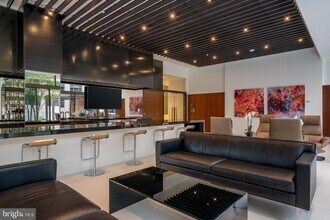 1800 N Lynn St-Unit -2316 in Arlington, VA - Foto de edificio - Building Photo