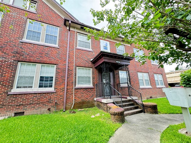 property at 3902 Dallas St