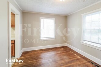 868 Rochelle Dr SW in Atlanta, GA - Building Photo - Building Photo