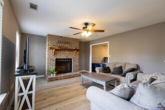 135 Sussex Dr in Warner Robins, GA - Building Photo - Building Photo