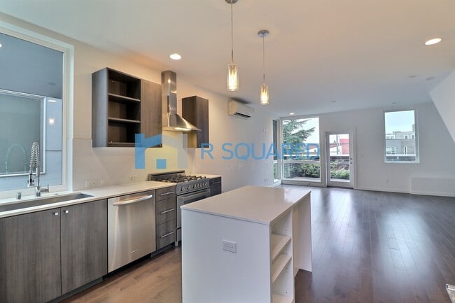 4447 41st Ave SW in Seattle, WA - Building Photo - Building Photo