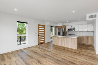 571 N Mariposa Ave in Los Angeles, CA - Building Photo - Building Photo