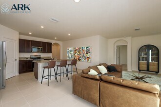 1707 Johnson Pointe Dr in Plant City, FL - Building Photo - Building Photo