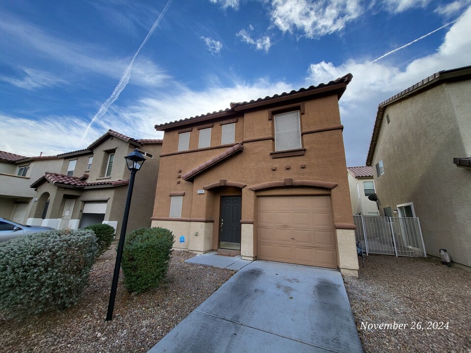 7225 Camden Pine Ave in Las Vegas, NV - Foto de edificio