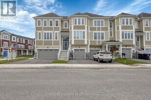 20 Lana Cir in Wasaga Beach, ON - Building Photo