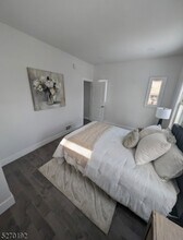 21 Oak St, Unit 1 in East Orange, NJ - Foto de edificio - Building Photo