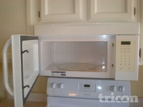 10906 W Calle del Sol in Phoenix, AZ - Foto de edificio - Building Photo