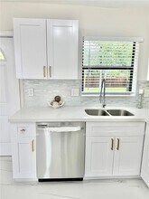 1783 Lauderdale Manor Dr in Fort Lauderdale, FL - Building Photo - Building Photo