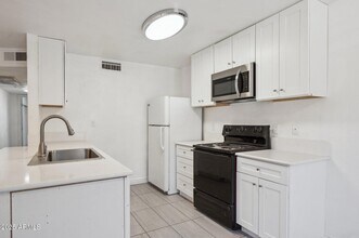 5236 W Peoria Ave, Unit 137 in Glendale, AZ - Building Photo - Building Photo